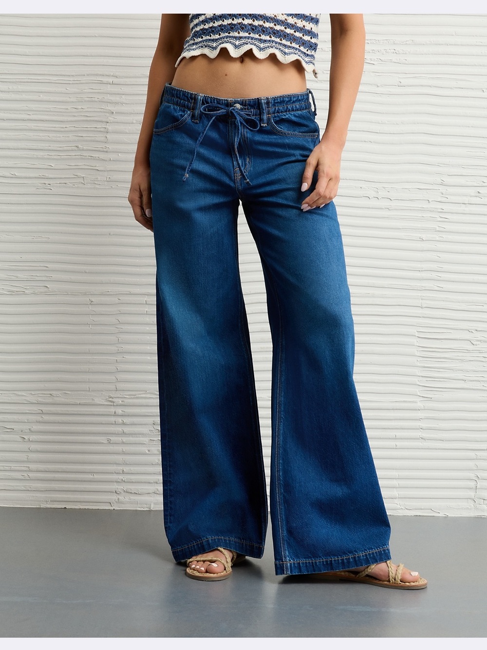 American Eagle Dreamy Drape Strigid Low-Rise Ultra Wide-Leg Drawstring Jeans 8L